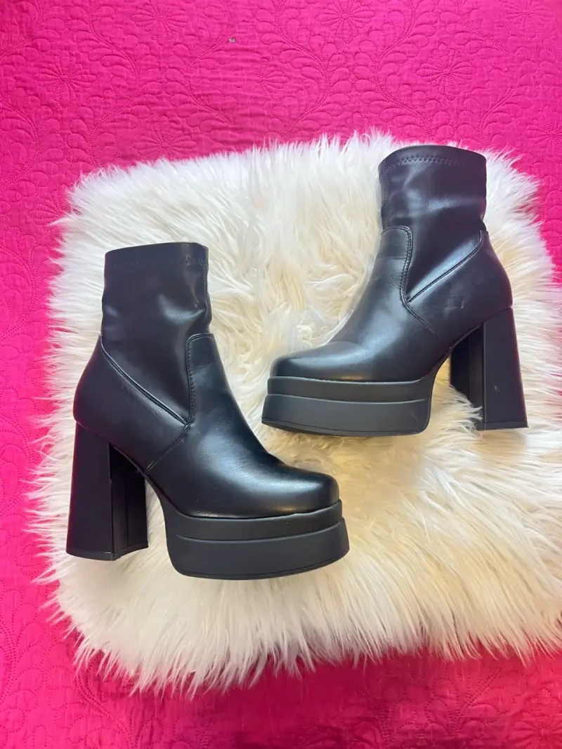 Botines negros de tacón alto