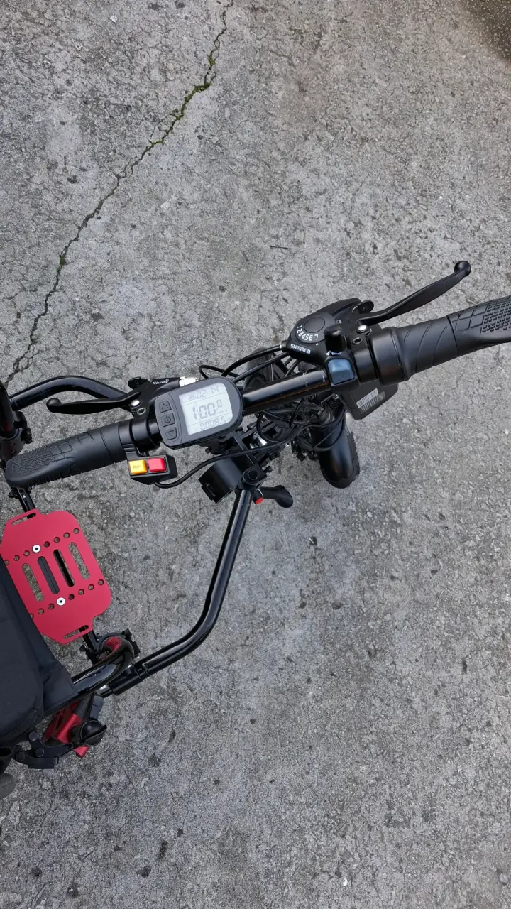 Silla de ruedas con motor auxiliar - 3