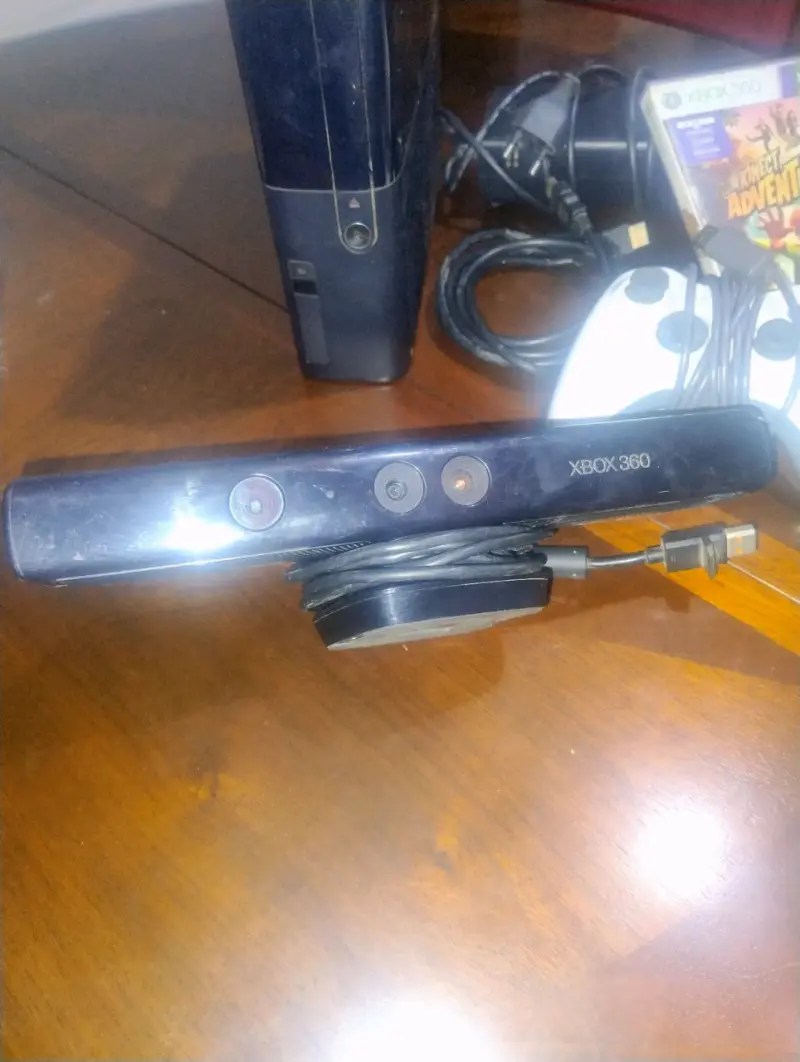 Consola Xbox 360 con Kinect y juego - 5