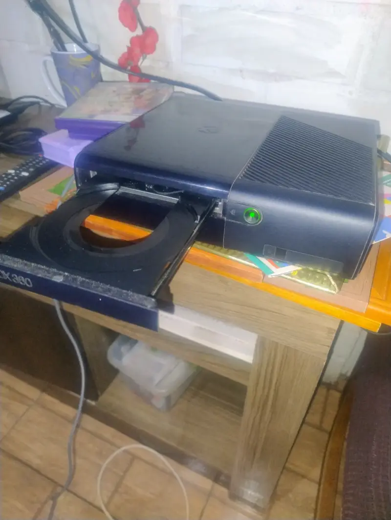 Consola Xbox 360 con Kinect y juego - 6