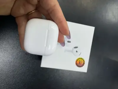 Audífonos inalámbricos blancos nuevos - miniatura 2