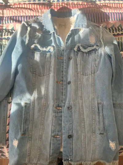 Chaqueta de mezclilla con desgaste - miniatura 1