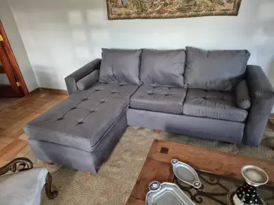 Sofá seccional gris con chaise longue - miniatura 1