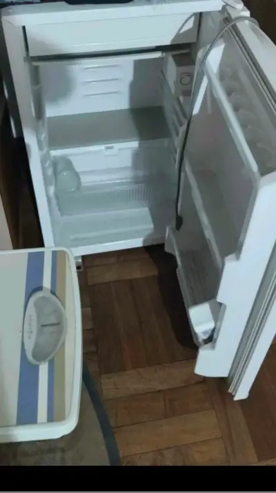 Mini refrigerador blanco - miniatura 1
