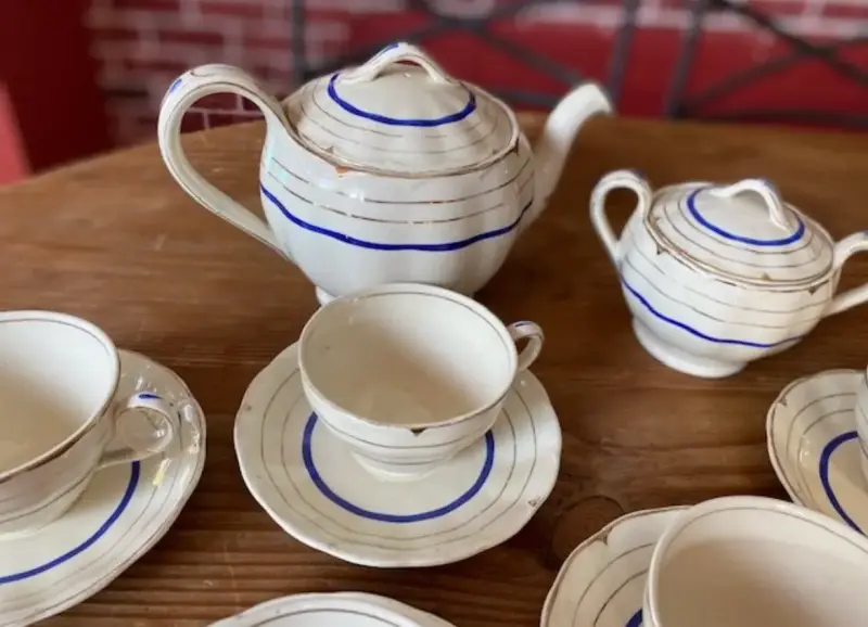 Juego de té porcelana con detalles azules - 3