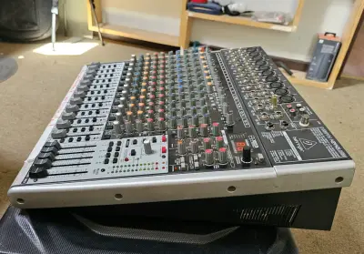 Mesa mezclas Behringer 16 canales - miniatura 2