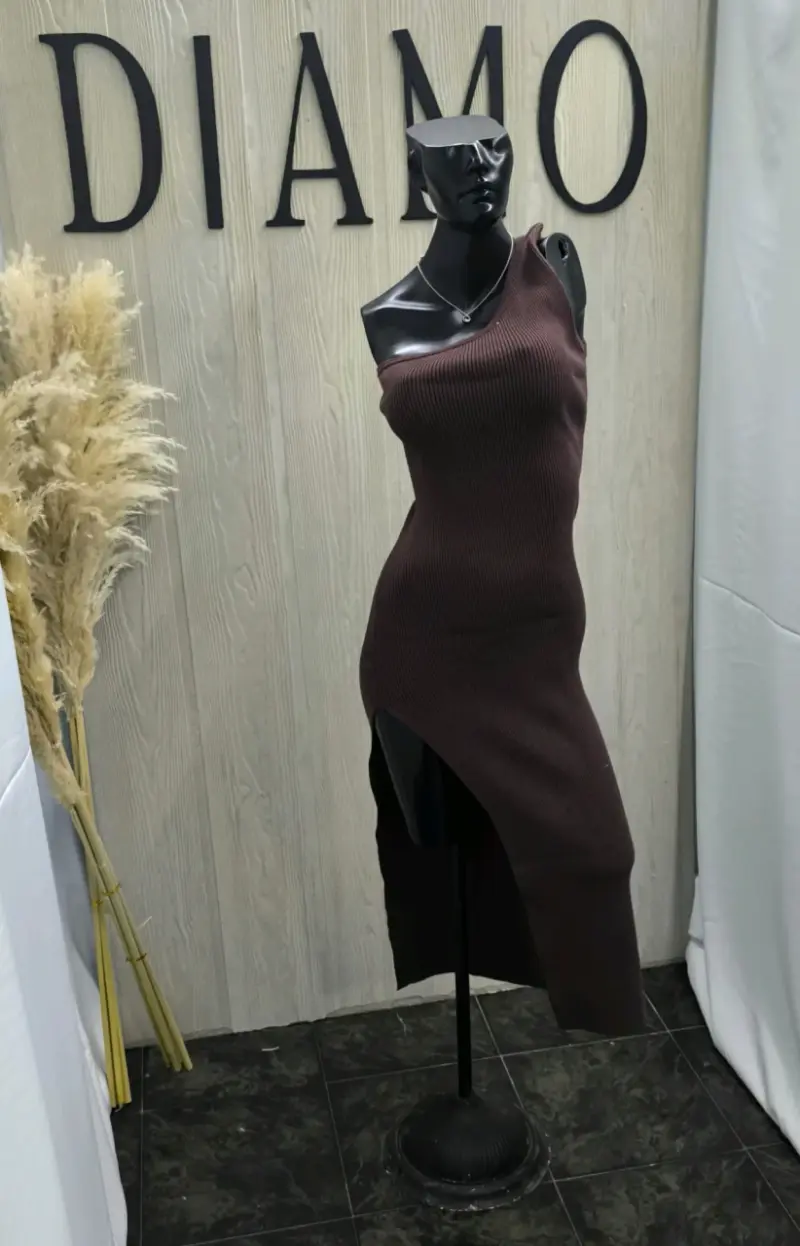 Vestido asimétrico color marron - 1