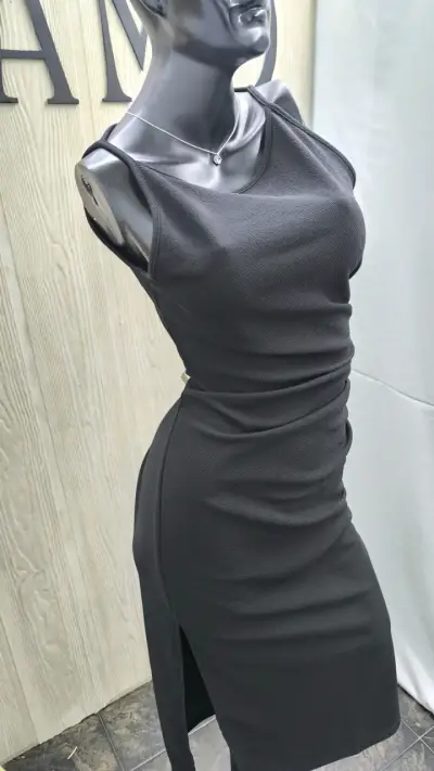 Vestido negro largo elegante - miniatura 5