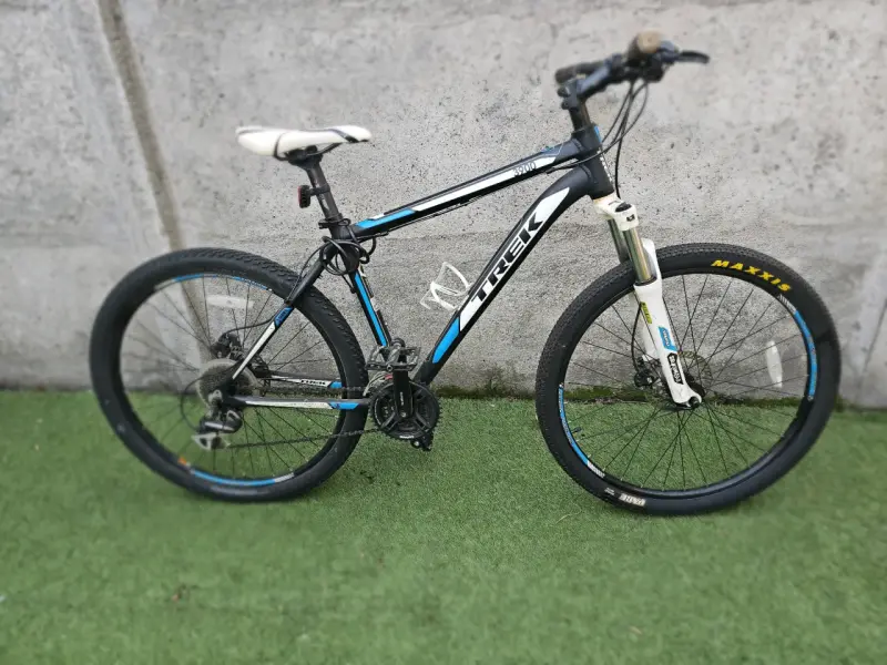 Bicicleta Trek negra y azul - 1