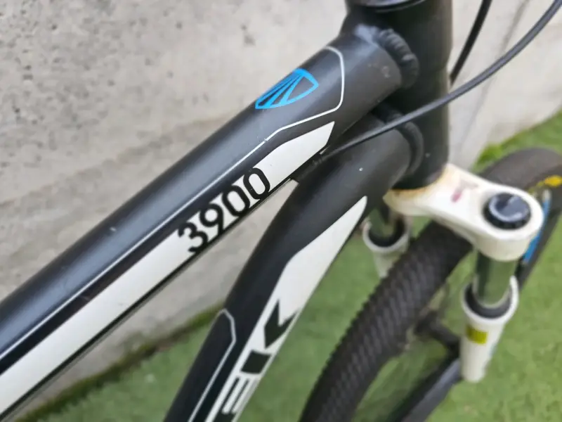 Bicicleta Trek negra y azul - 4