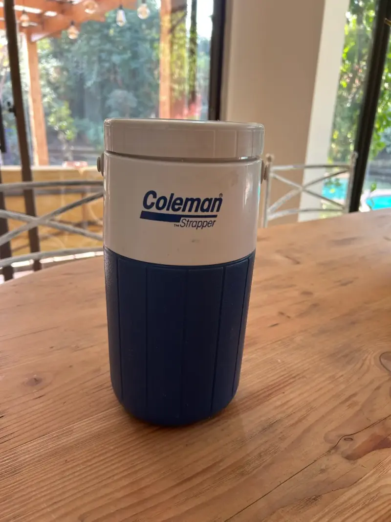 Termo Coleman azul y blanco