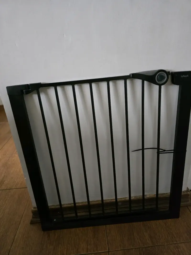 Reja de seguridad infantil negra