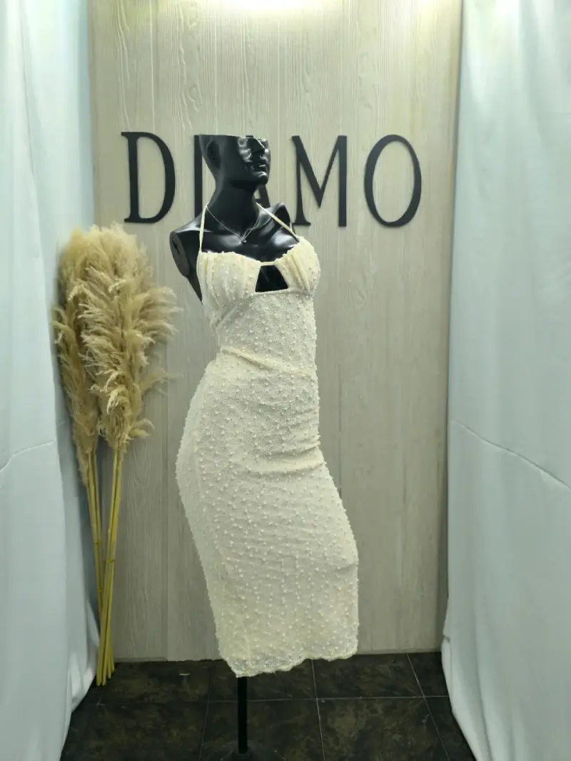 Vestido color hueso elegante - 3