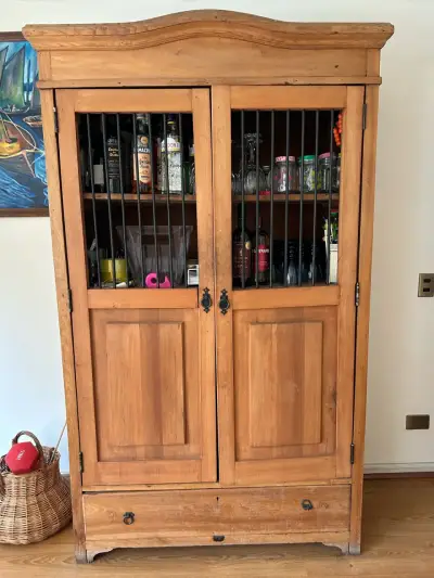 Armario antiguo de madera - miniatura 1