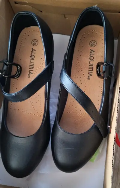 Zapatos negros de tacón medio - miniatura 4
