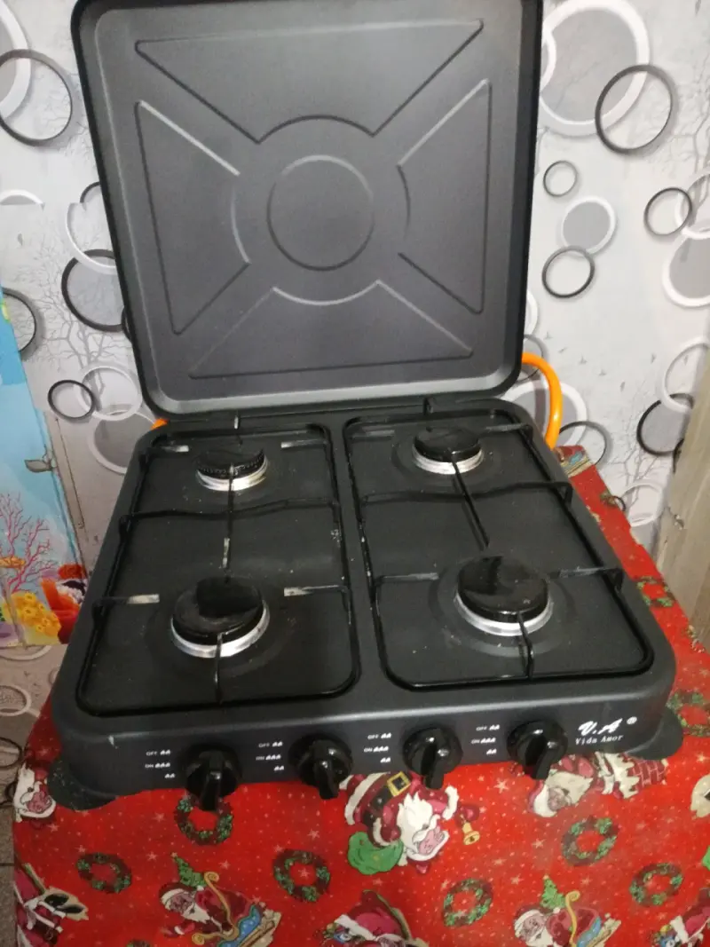 Cocina a gas portátil de 4 quemadores - 1