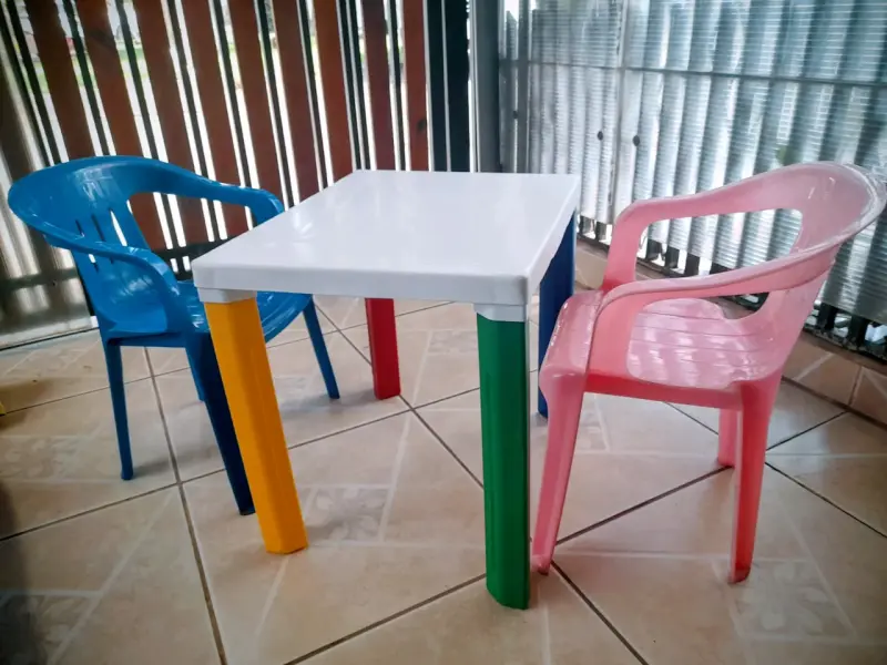 Set de mesas y sillas plásticas - 3