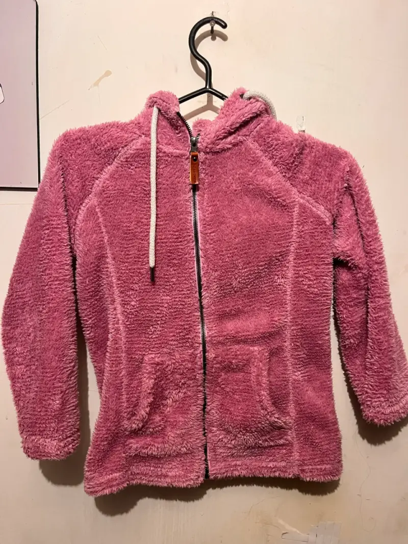 Polerón rosado con capucha talla 8