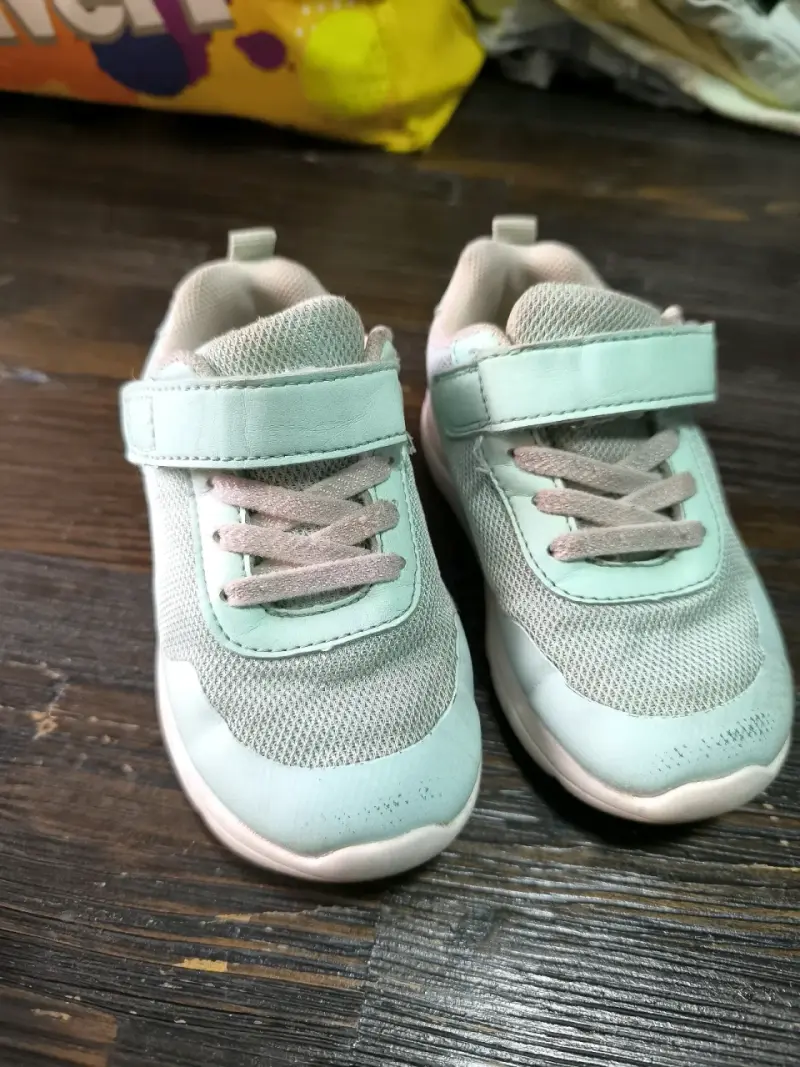 Zapatillas infantiles celestes talla 24 - 1