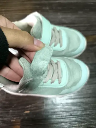 Zapatillas infantiles celestes talla 24 - miniatura 3