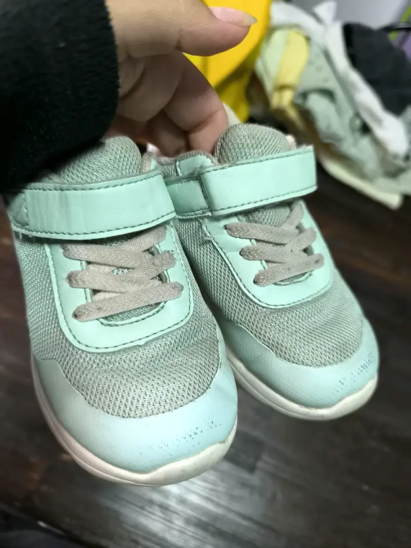 Zapatillas infantiles celestes talla 24 - 4