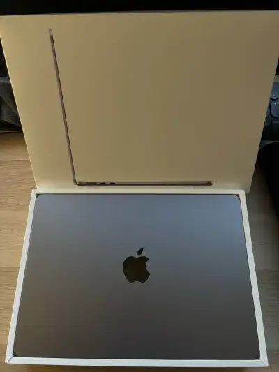 MacBook Air 13,6’ 8gb memoria y SSD 512gb - miniatura 1