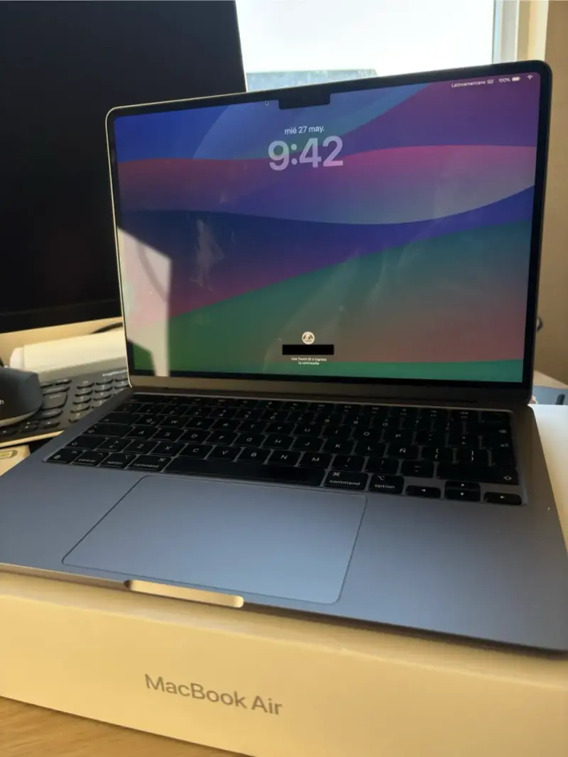 MacBook Air 13,6’ 8gb memoria y SSD 512gb - 6