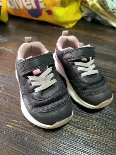 Zapatillas niña negro con rosa talla 25 - miniatura 1