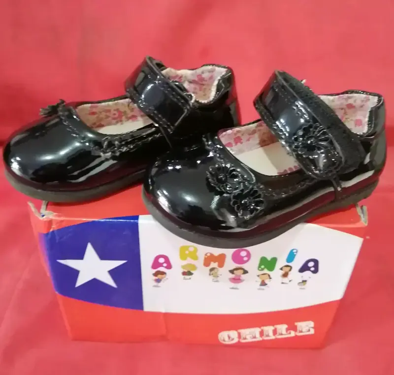 Zapatos de charol negros para niña - 1
