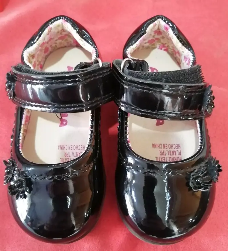Zapatos de charol negros para niña - 2
