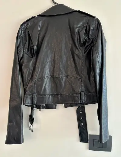 Chaqueta de cuero negra - miniatura 3