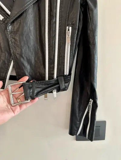 Chaqueta de cuero negra - miniatura 4