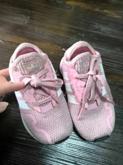 Zapatillas rosadas niña - miniatura 1