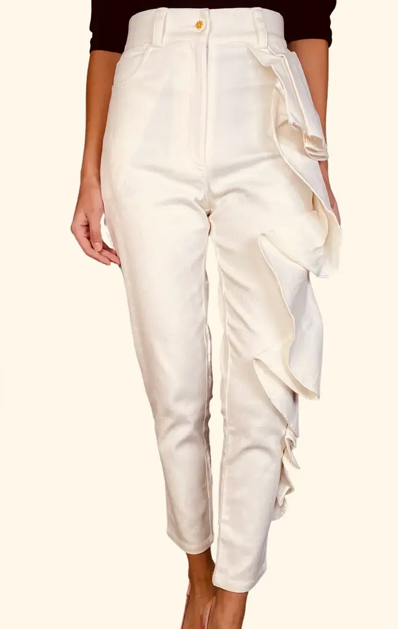 Pantalones blancos con volantes - 1