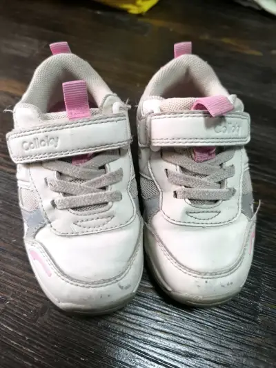 Zapatos deportivos blancos para niña - miniatura 1