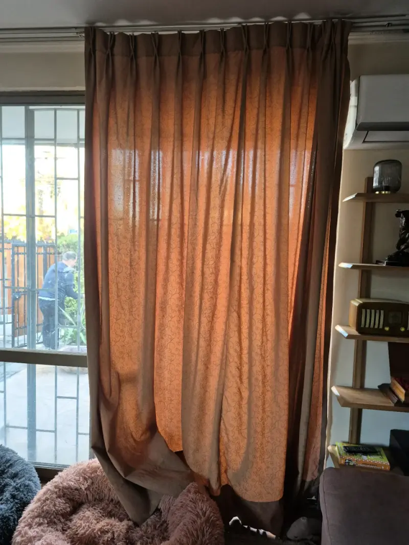 Cortinas de riel beige - 1