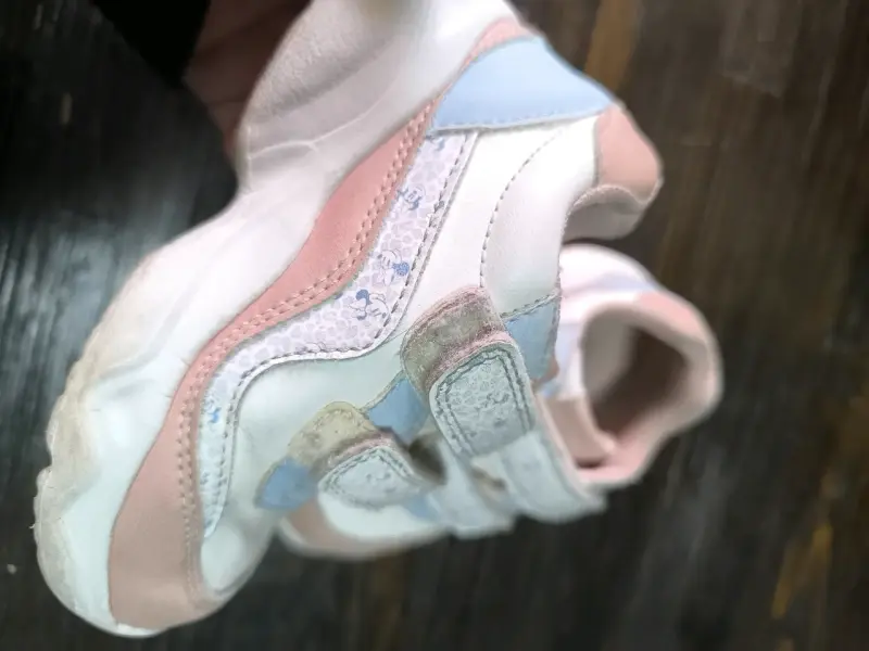 Zapatillas infantiles rosadas y blancas - 2