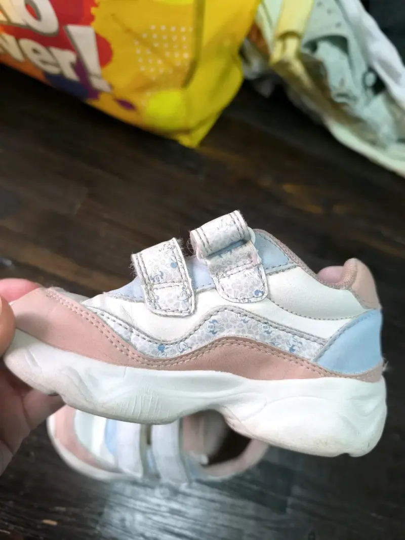Zapatillas infantiles rosadas y blancas - 4