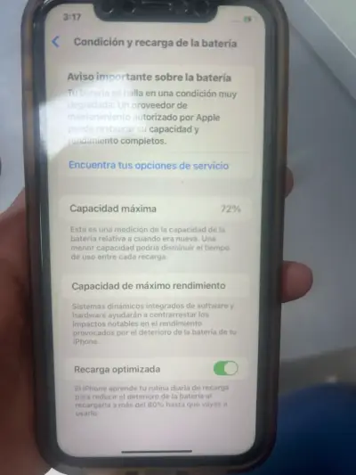 iPhone rojo con pantalla activa - miniatura 5