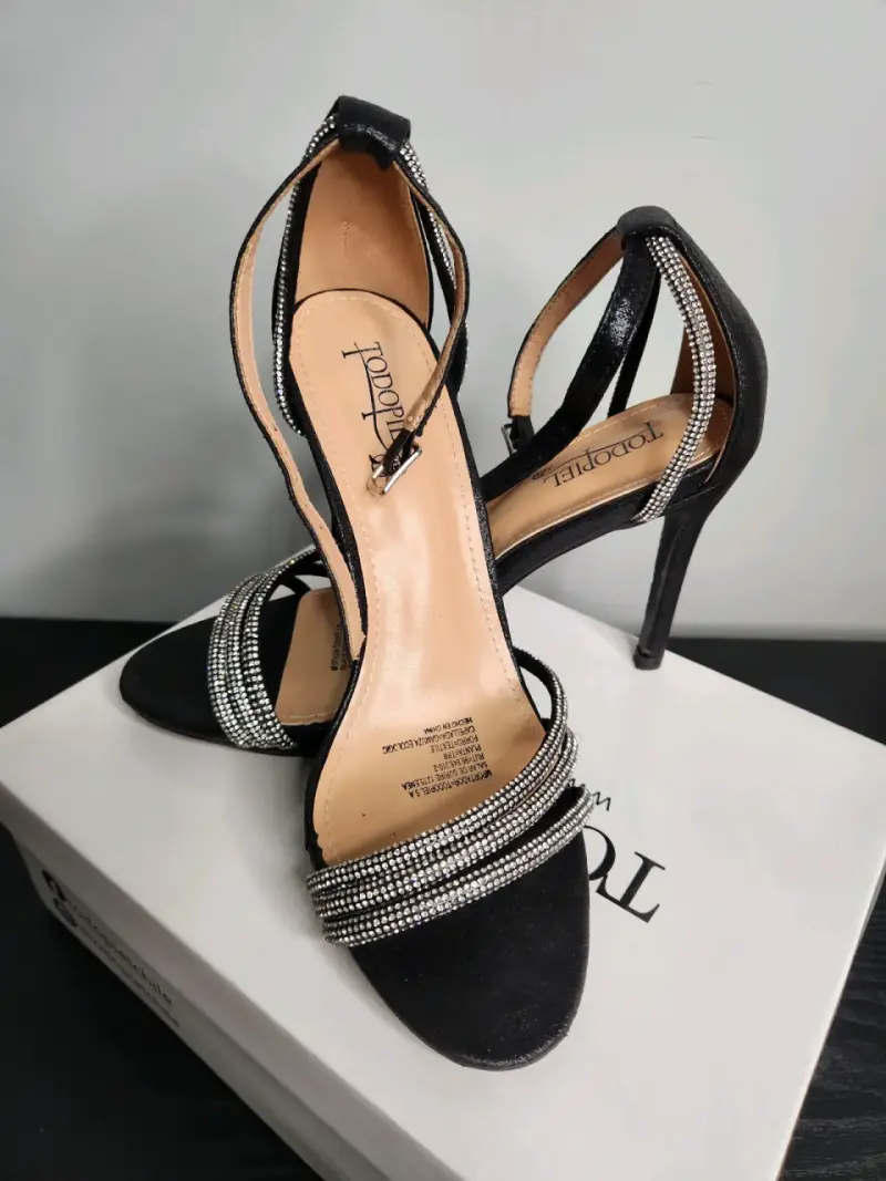 Tacones negros con brillantes - 2