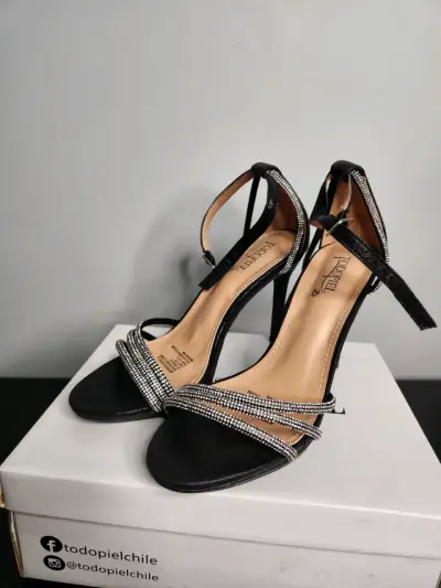 Tacones negros con brillantes - miniatura 3