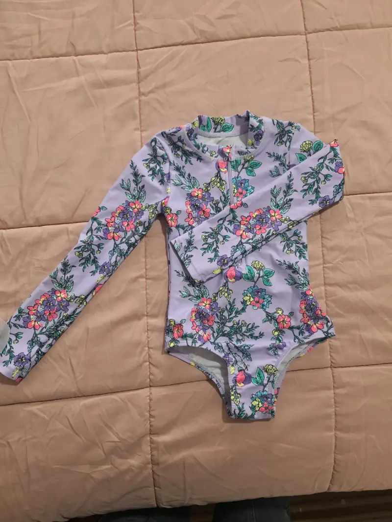 Traje de baño floral infantil - 1