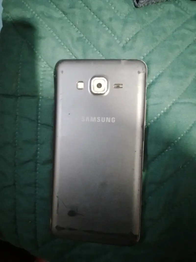 Teléfono Samsung usado - 2
