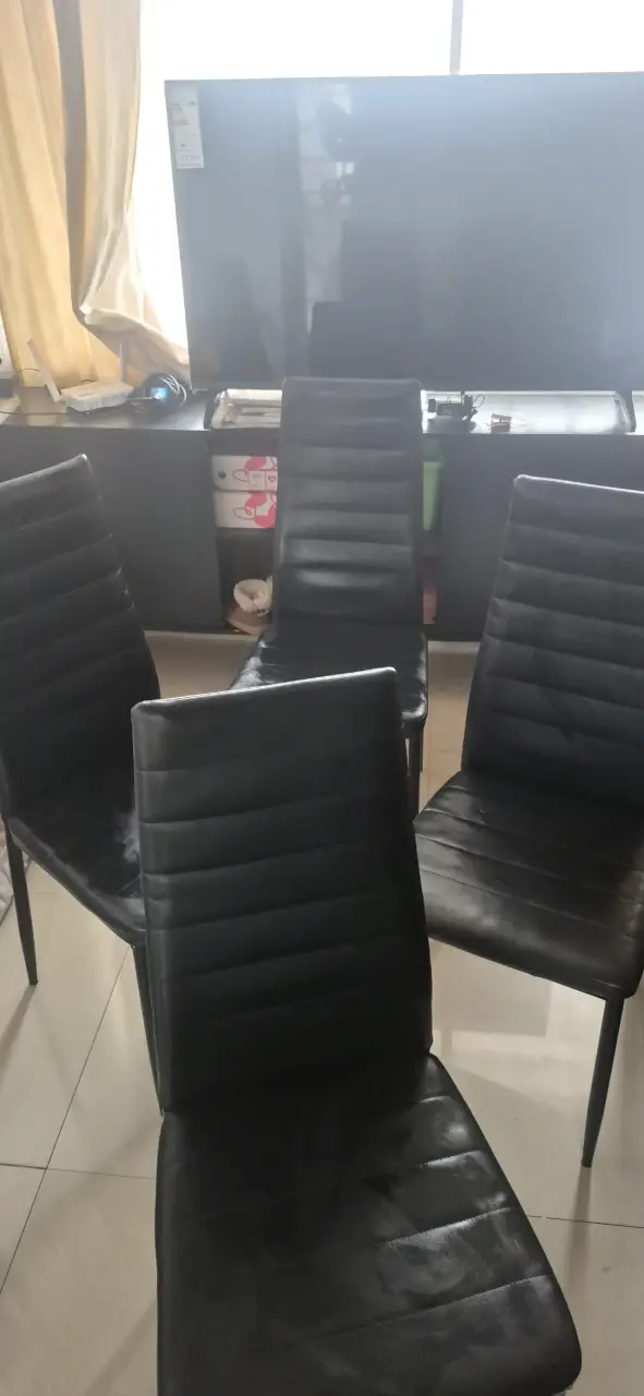 Mesa de vidrio con estructura metálica - 3