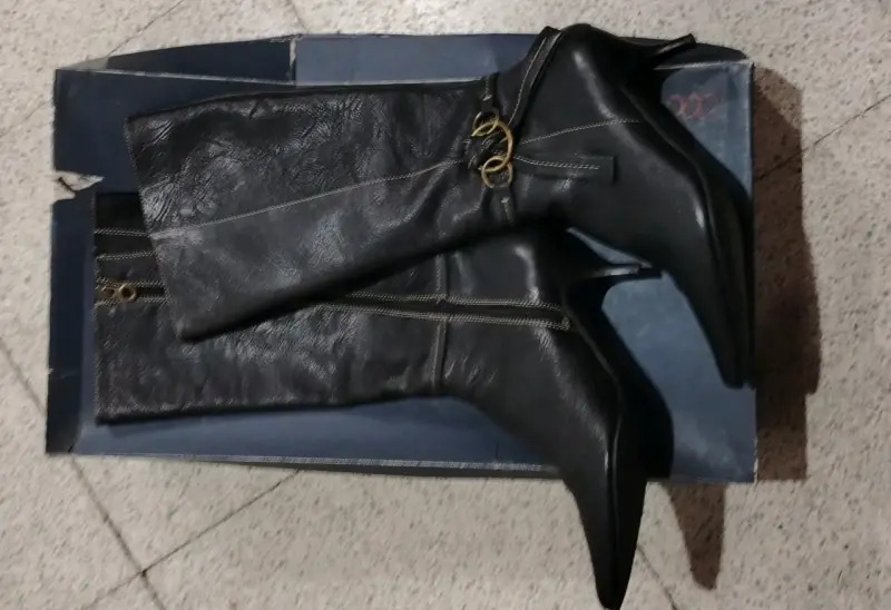 Botas negras de cuero sintético - 3