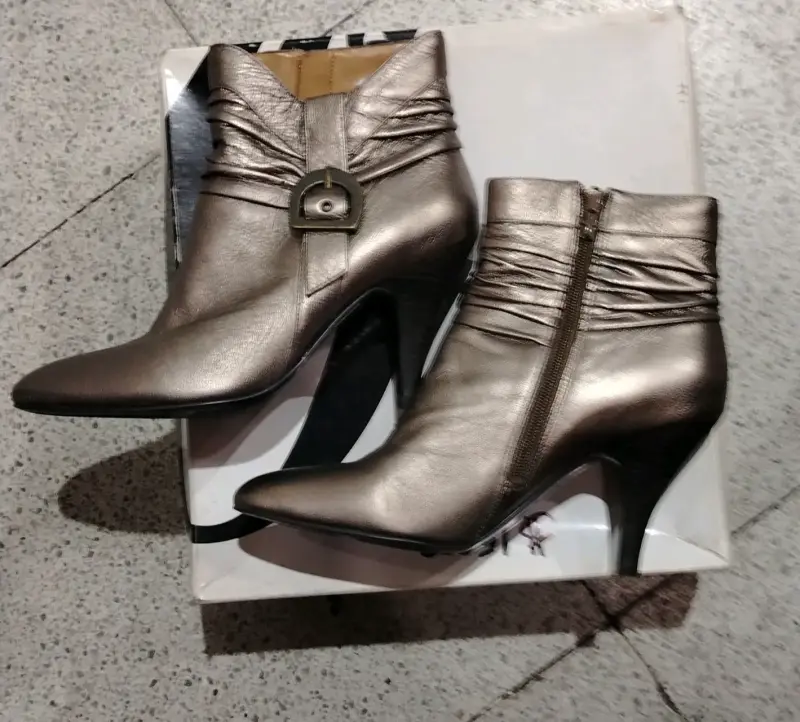 Botas negras de cuero sintético - 5