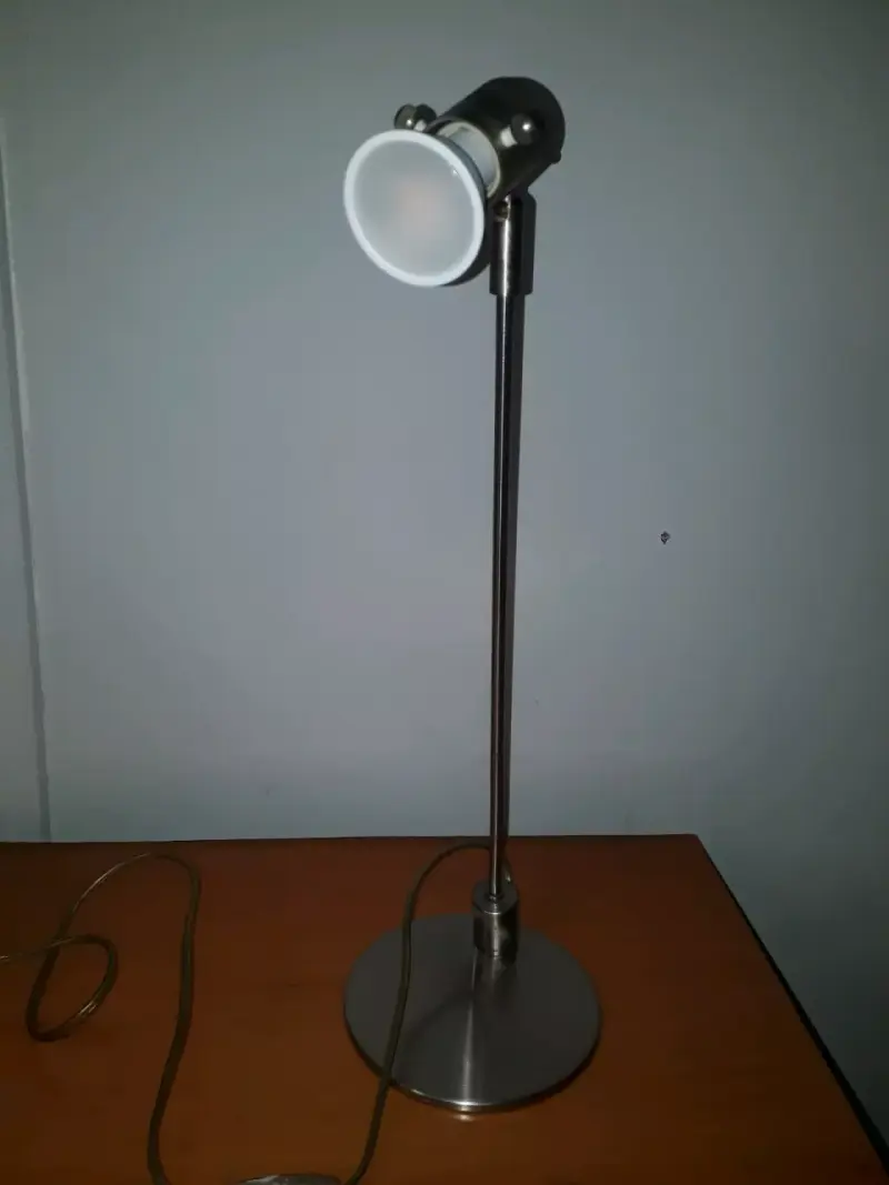 Lámpara de escritorio metálica - 2