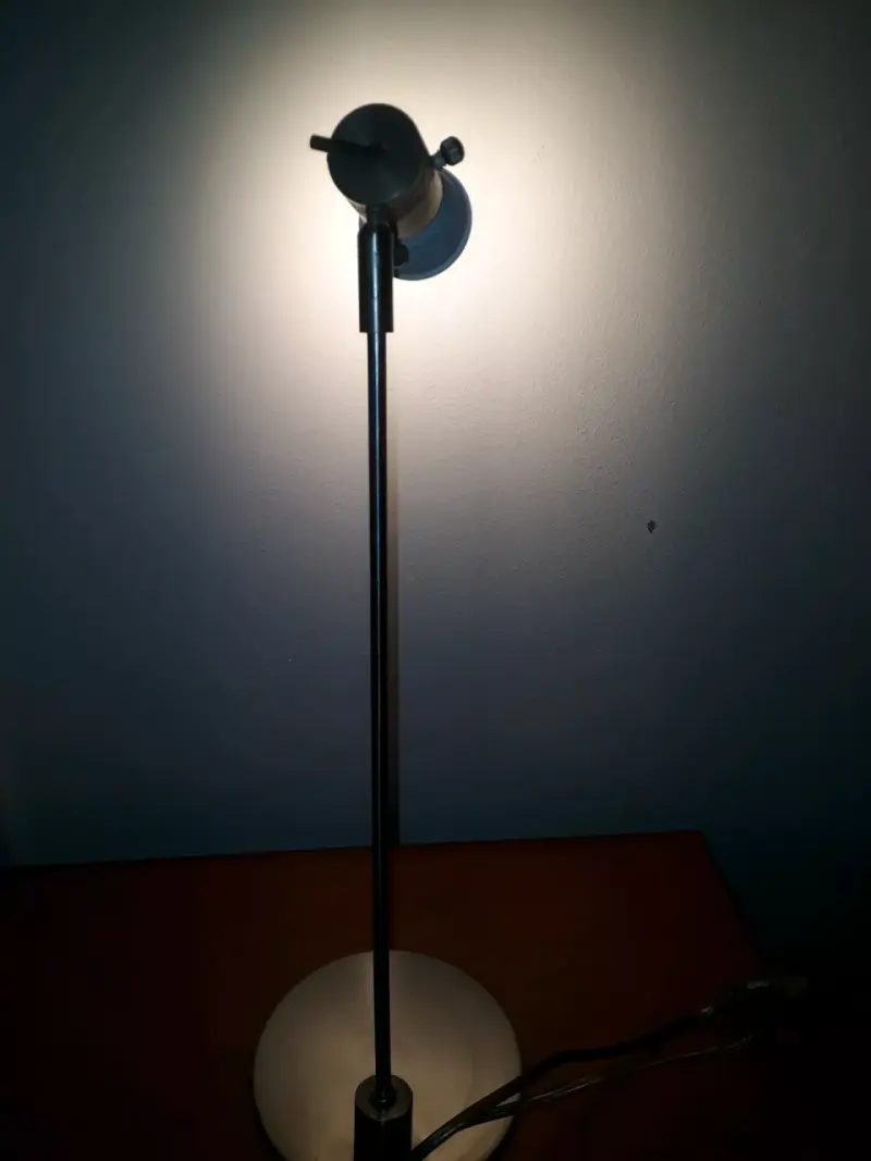 Lámpara de escritorio metálica - 4