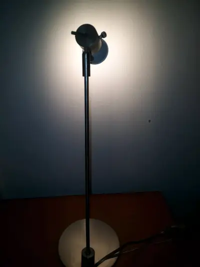 Lámpara de escritorio metálica - miniatura 4