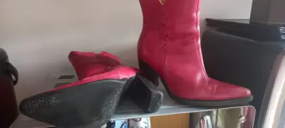 Botines rojos de cuero gastados - miniatura 5